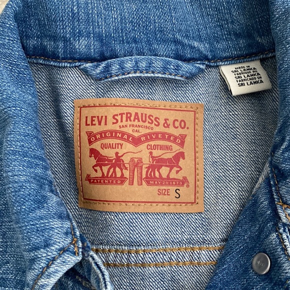 Levi’s Small Light Blue Jean Jacket - Picture 2 of 3